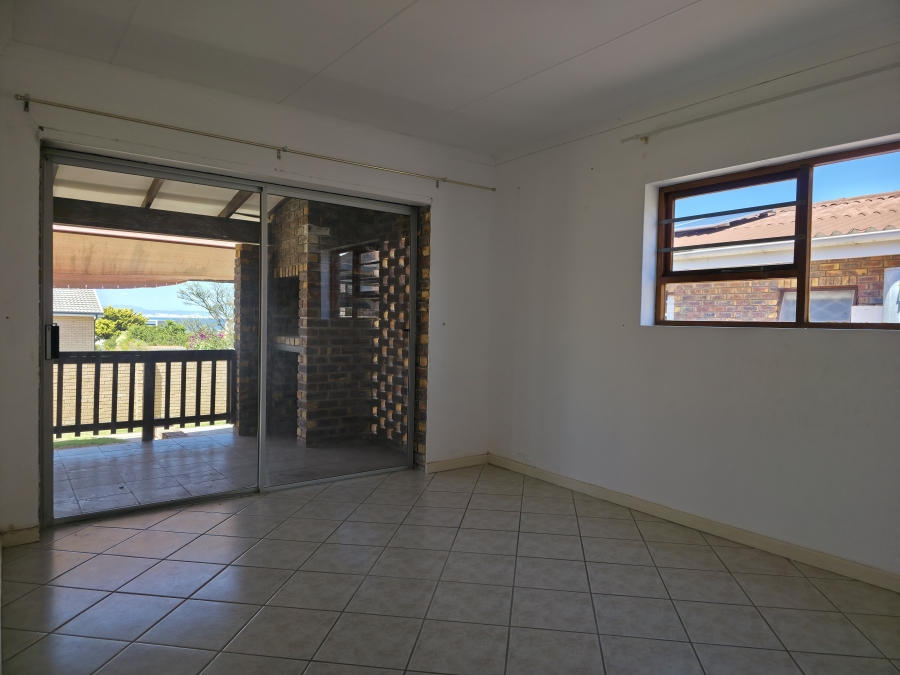 3 Bedroom Property for Sale in Wavecrest Eastern Cape